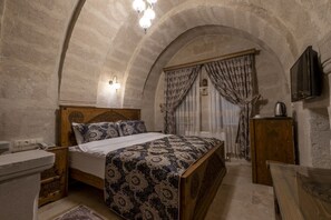 Junior Double Room | Egyptian cotton sheets, premium bedding, Select Comfort beds, minibar - Underground Cave Suites (Avanos)
