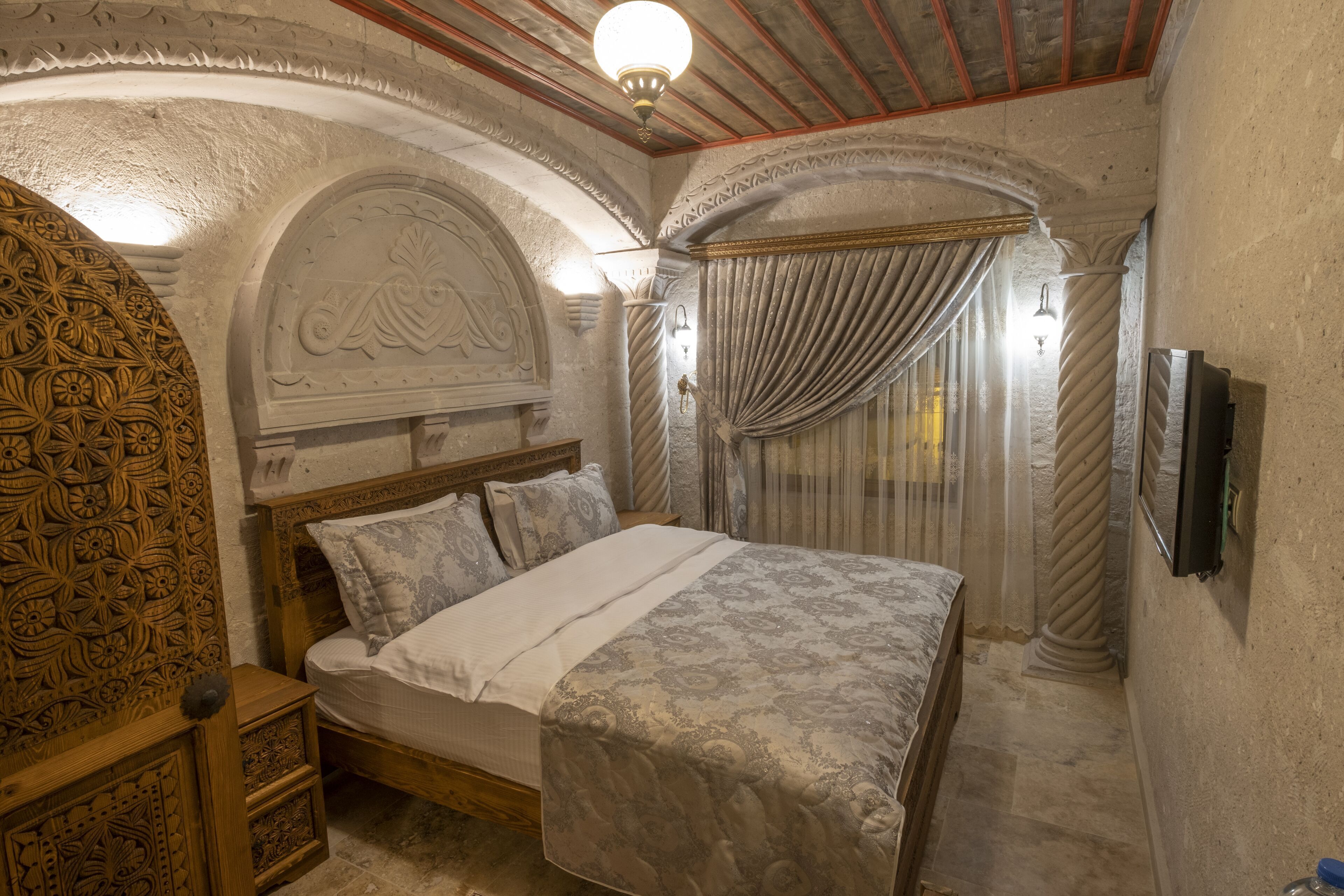 Egyptian cotton sheets, premium bedding, Select Comfort beds, minibar