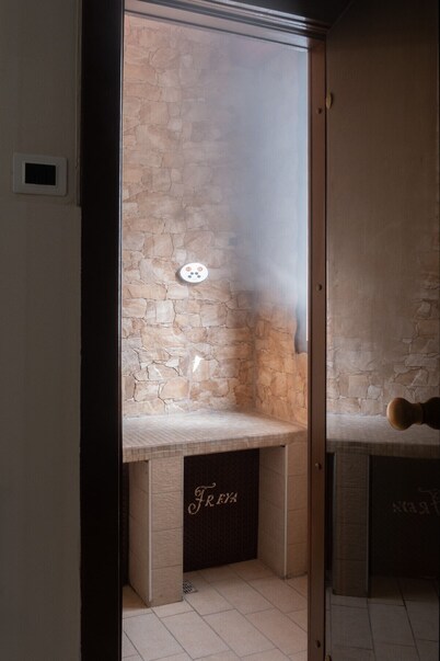 Luxury apartment with spa and Turkish bath