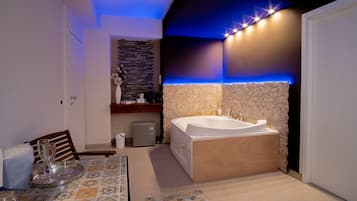 Vasca, vasca idromassaggio, asciugacapelli, bidet