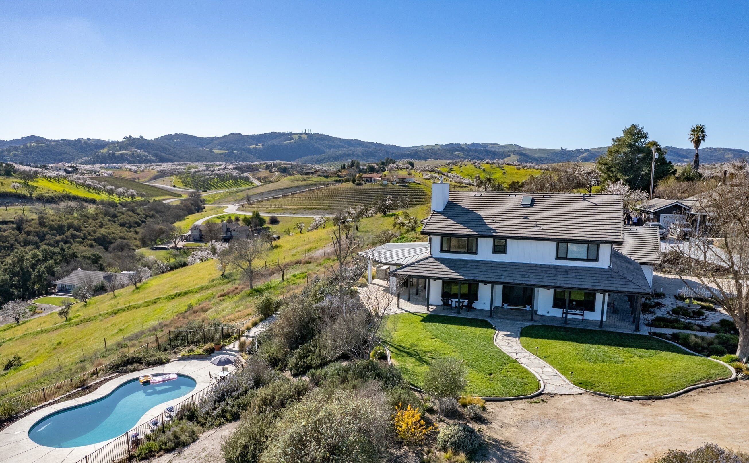 7-Acre Modern Farmhouse, Pool, and Hot Tub with Vineyard Views