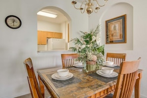 Condo, Multiple Beds (Martin's Windsor Hills Condo) | Private kitchen