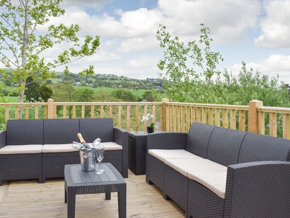 المنطقة المحيطة بالمنشأة