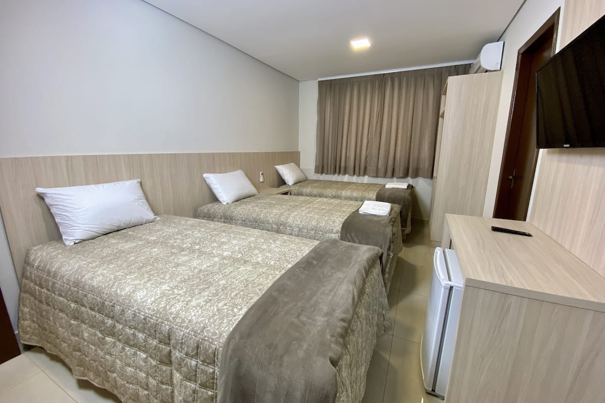Comfort Room, 3 Twin Beds | Free WiFi, bed sheets
