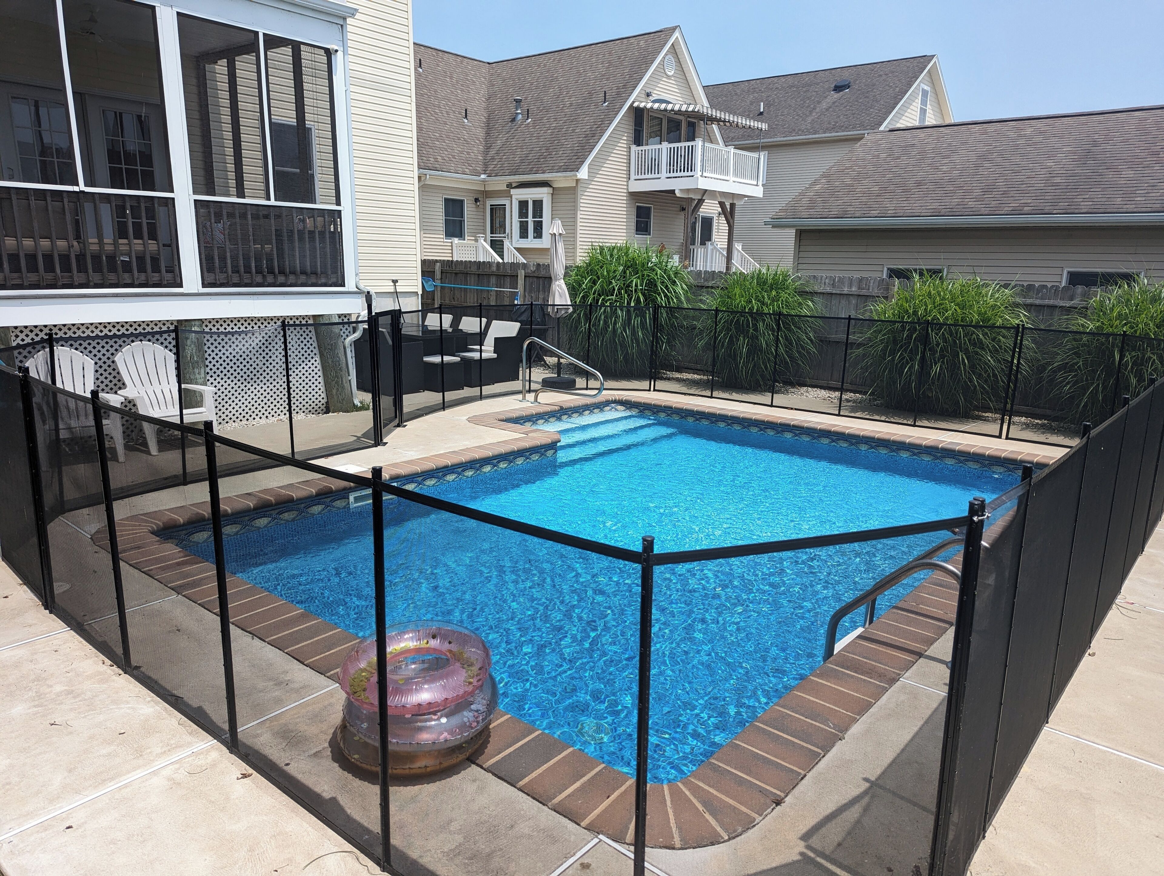 Heated saltwater pool! 2 blocks to beach!