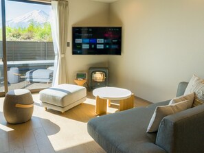 TV - View of Mt Fuji 3LDK with BBQ terrace  101 / Minamitsuru-gun Yamanashi (Minamitsuru-gun)