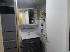 Dusche, Handtücher, Seife, Toilettenpapier