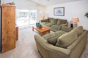 House, Multiple Beds (Sarah's Hampton Lakes Vacation Home) | Living room