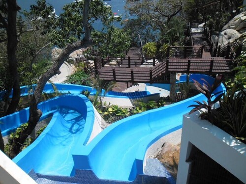 Maravillos Condominio Junto al Hotel Banyan Tree con Playa y muelle privado