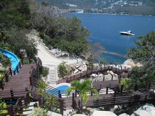 Outdoor pool, a heated pool - Wonderful Condominium Next to the Banyan Tree Hotel with Beach and private dock (Acapulco de Juárez)