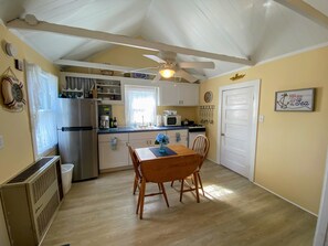 Coffee/tea maker, dining tables - Cape Escape Cottage (Yamouth)