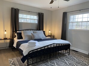 3 chambres, bureau, fer et planche à repasser, accès au Wi-Fi (inclus)