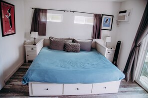 Tabla de planchar con plancha, wifi gratis y ropa de cama 