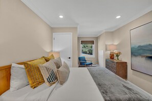4 Schlafzimmer, Schreibtisch, Bügeleisen/Bügelbrett, Reisekinderbett