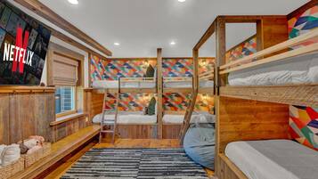 4 chambres, bureau, fer et planche à repasser, lit parapluie