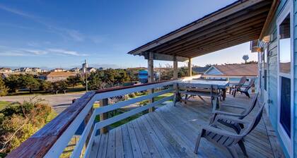 Surf Chalet w/ hot tub and kayaks