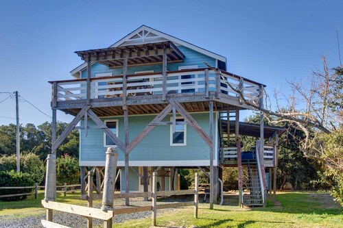 Surf Chalet w/ hot tub and kayaks