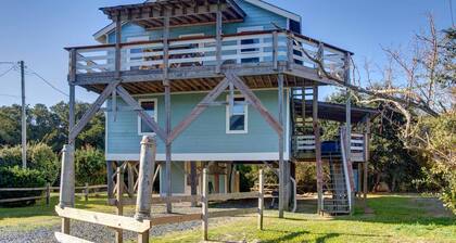 Surf Chalet w/ hot tub and kayaks