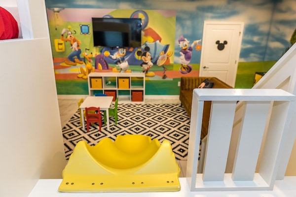 Going to sleep was never so fun in our amizing kid's room!