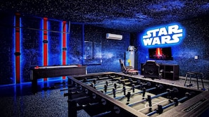 Games room - Frozen, Moana & Star Wars-Themed Rooms/8BR/Disney! (Davenport)