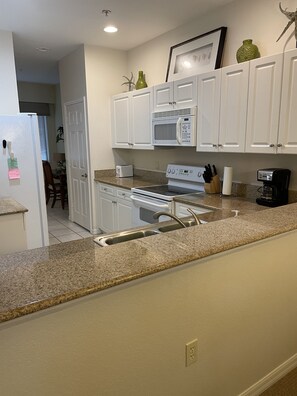 Fridge, microwave, stovetop, dishwasher