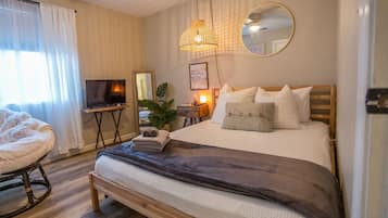 4 bedrooms, desk, iron/ironing board, free WiFi
