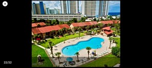 Piscina all'aperto, una piscina riscaldata