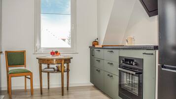 Fridge, stovetop, dishwasher, coffee/tea maker
