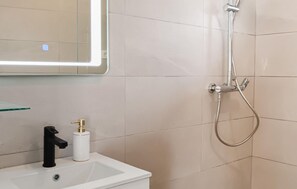 Bathtub, hair dryer