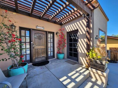 *Private Entrance Room* - Convenient and Cozy!