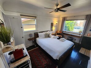 Desk, iron/ironing board, WiFi, bed sheets