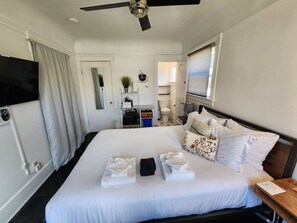 Desk, iron/ironing board, WiFi, bed sheets