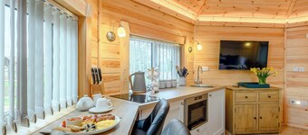 Dragon Fly Retreat-UK36831
