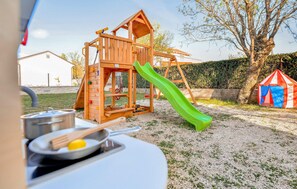 Children's area - Cozy home in Tinj with kitchen (Tinj)