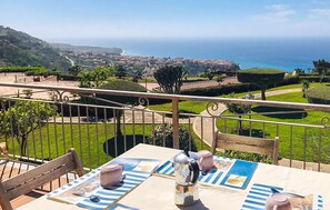 تناول الطعام بالخارج