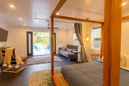 *Deluxe Master Studio* Private Entrance & Patio