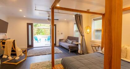 *Deluxe Master Studio* Private Entrance & Patio