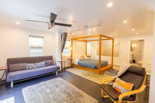 *Deluxe Master Studio* Private Entrance & Patio