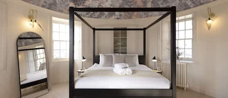 4 habitaciones, tabla de planchar con plancha, wifi y ropa de cama