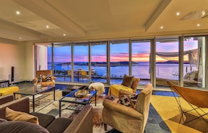 Smart TV, DVD player