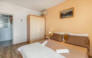 1 bedroom, free WiFi, bed sheets - Gorgeous apartment in Barbat na Rabu (Barbat na Rabu)