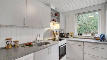 Køleskab, ovn, kogeplade, opvaskemaskine