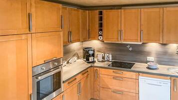 Kühlschrank, Herdplatte, Geschirrspüler