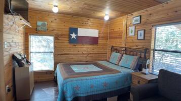 1 sovrum, memory foam-madrasser, strykjärn/strykbräda och sängkläder