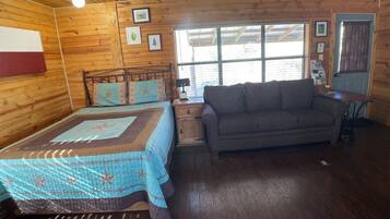 1 sovrum, memory foam-madrasser, strykjärn/strykbräda och sängkläder