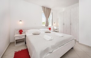 1 bedroom, free WiFi, bed sheets