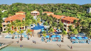 Am Strand, Liegestühle, Strandtücher