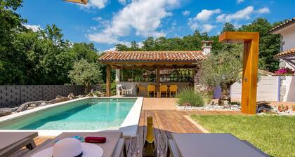 Amazing home in Mucici with kitchen