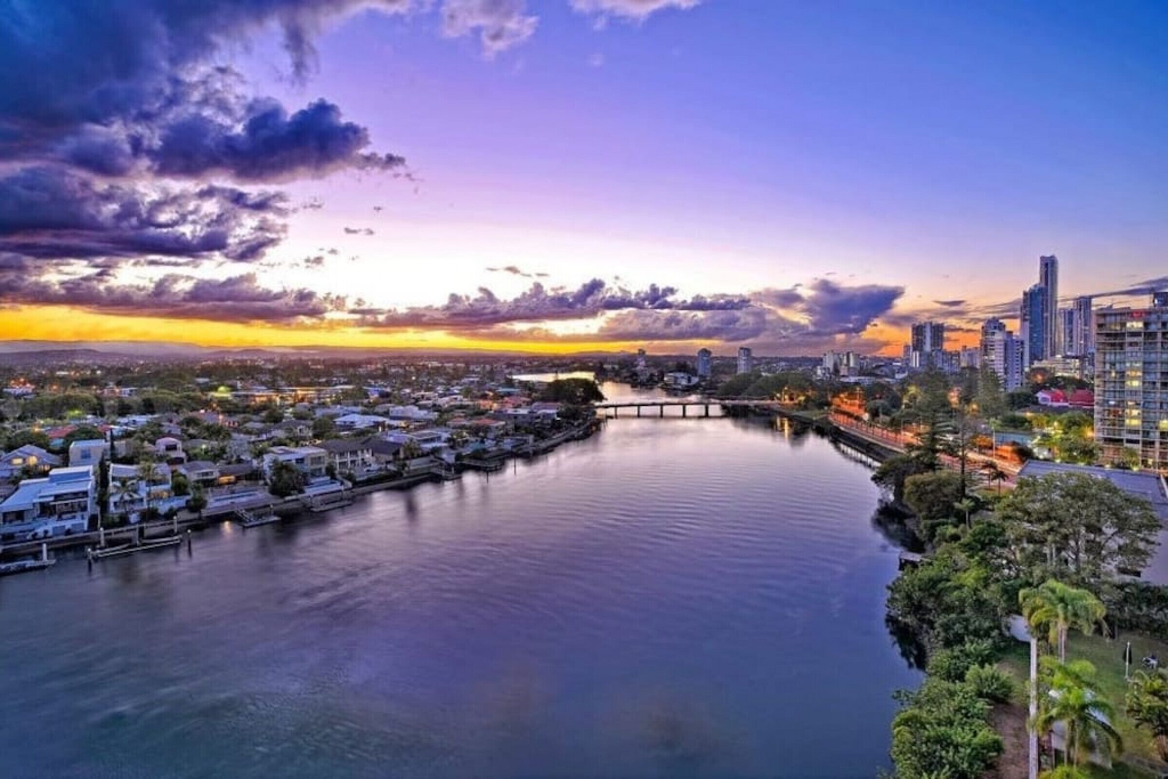 ABSOLUTE Riverfront 2bed apt with amazing views from every window — image 5