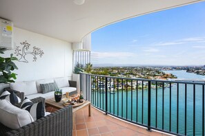 Property grounds - ABSOLUTE Riverfront 2bed apt with amazing views from every window (Surfers Paradise)
